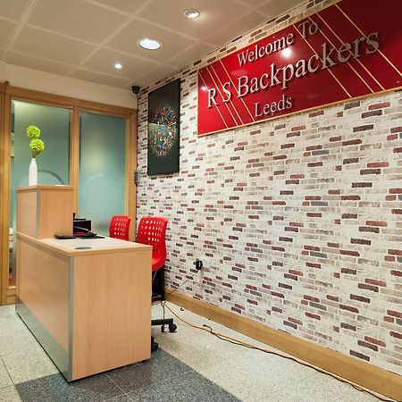 Russell Scott Backpackers Hostel Лидс Экстерьер фото