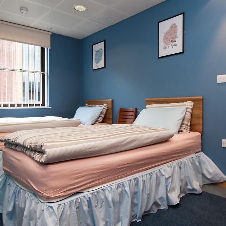 Russell Scott Backpackers Hostel Лидс Экстерьер фото