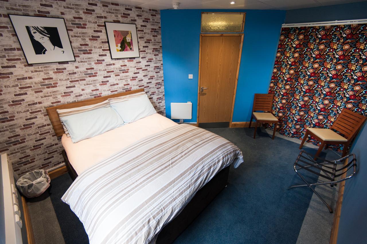 Russell Scott Backpackers Hostel Лидс Экстерьер фото