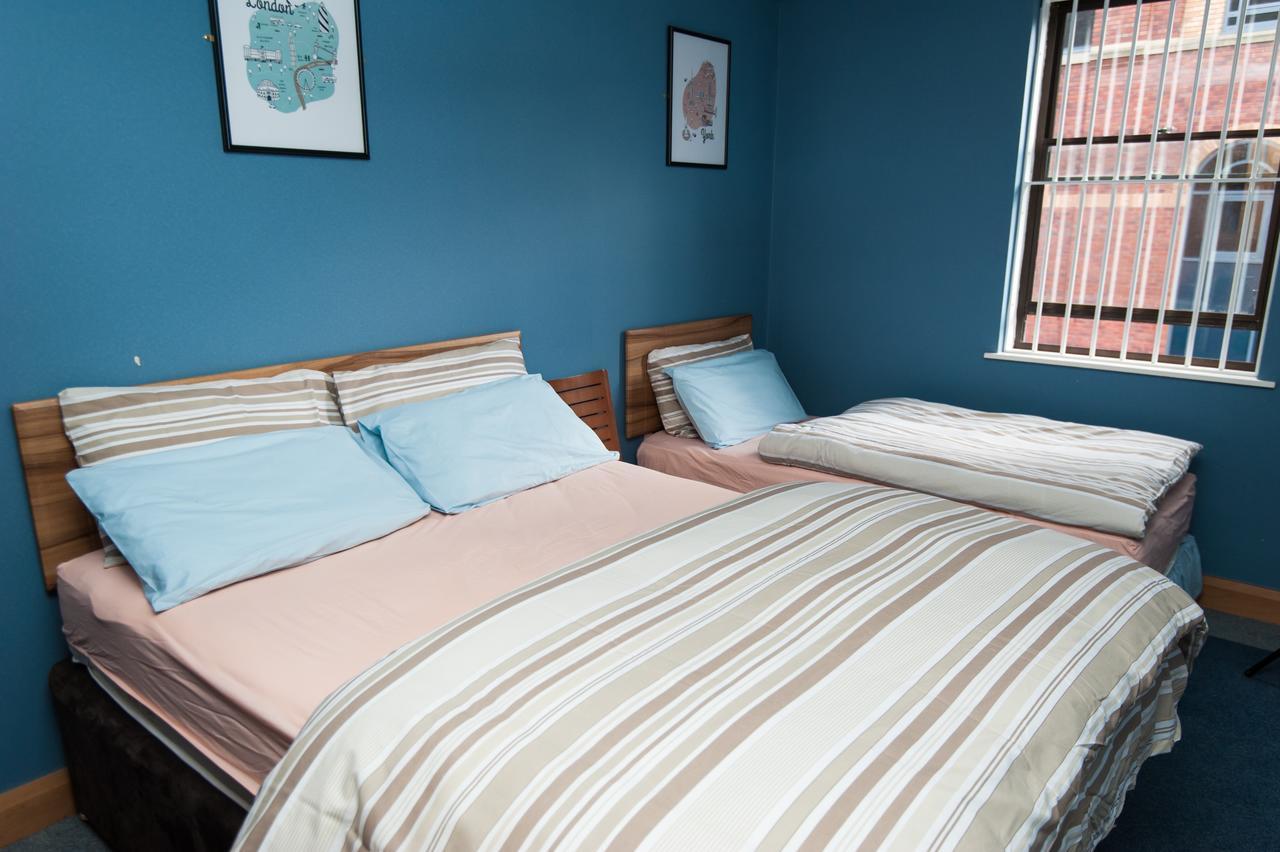 Russell Scott Backpackers Hostel Лидс Экстерьер фото