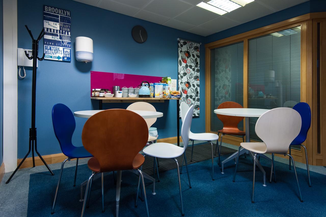Russell Scott Backpackers Hostel Лидс Экстерьер фото