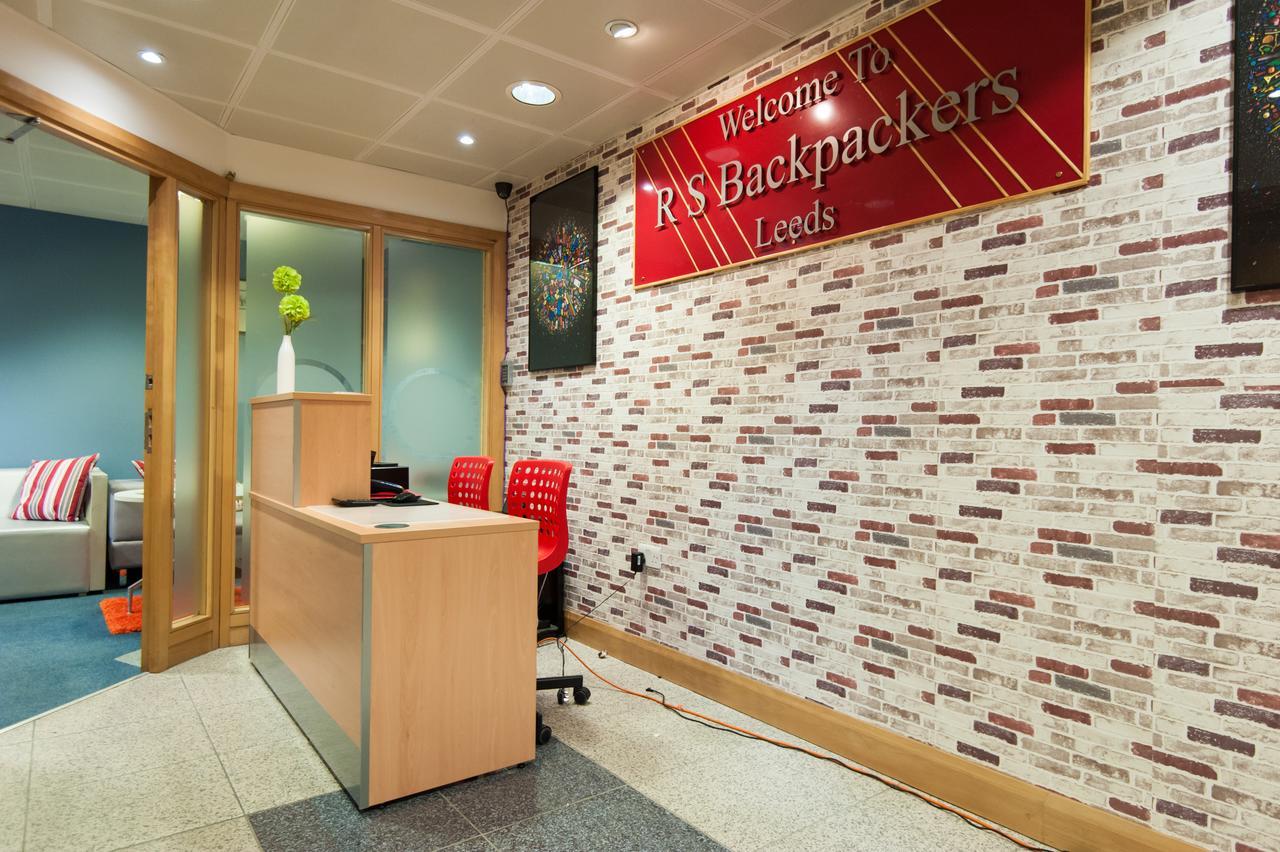 Russell Scott Backpackers Hostel Лидс Экстерьер фото
