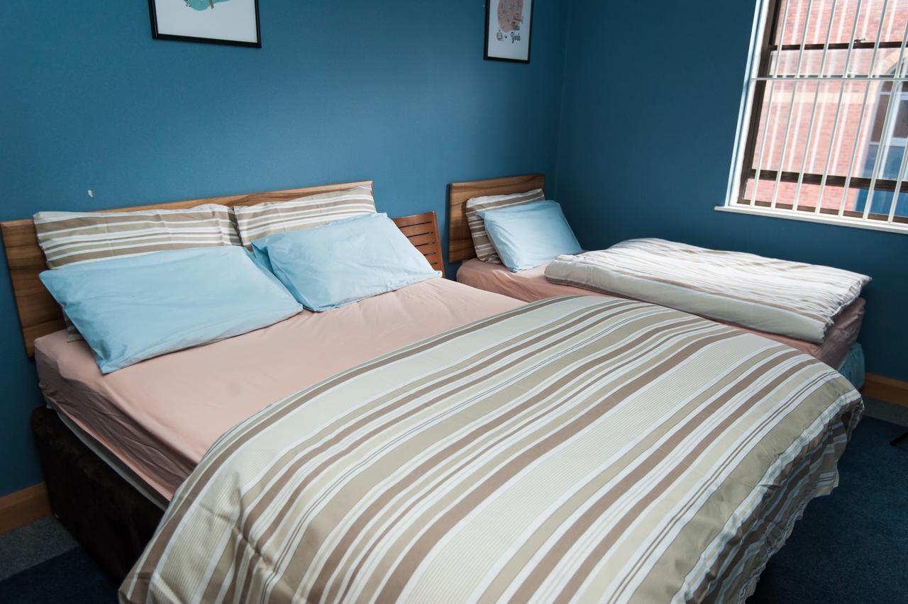 Russell Scott Backpackers Hostel Лидс Экстерьер фото