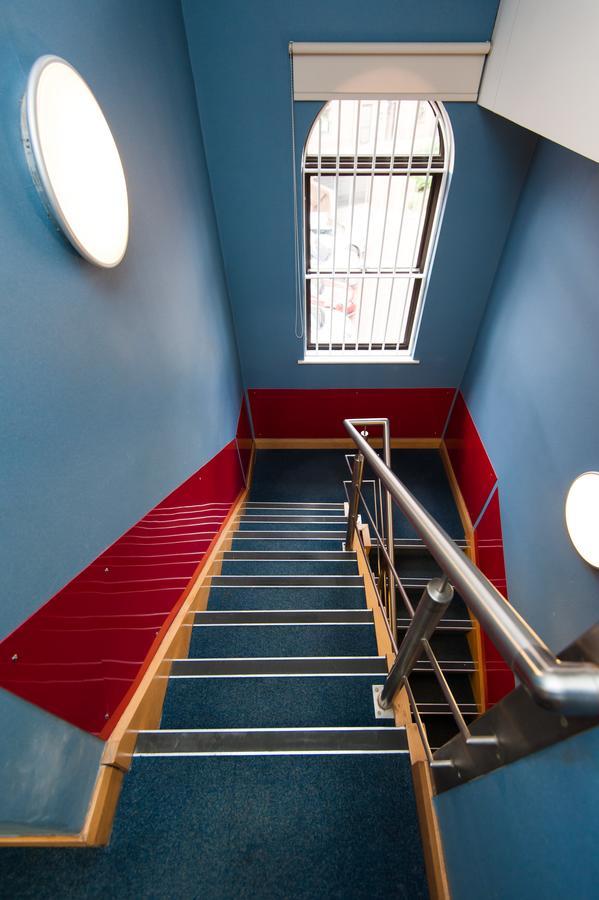 Russell Scott Backpackers Hostel Лидс Экстерьер фото