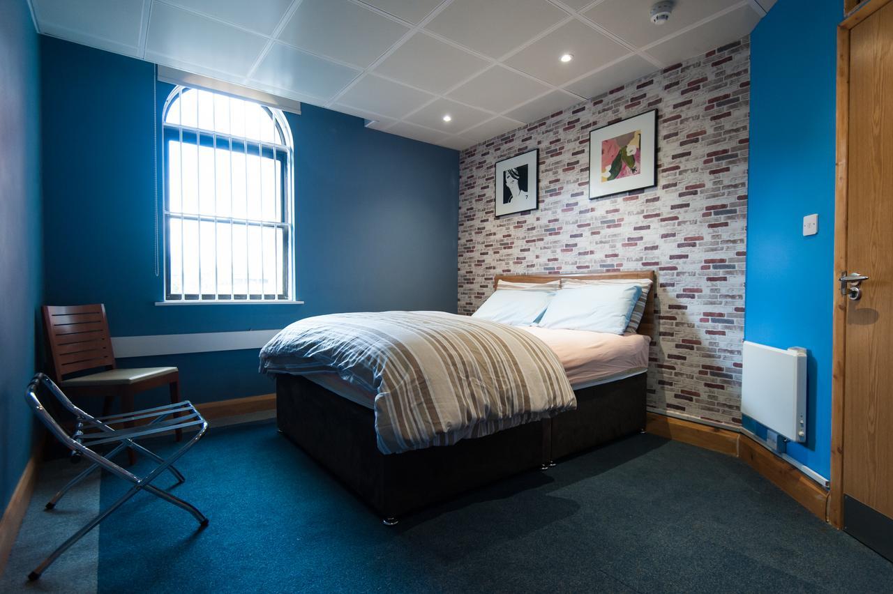 Russell Scott Backpackers Hostel Лидс Экстерьер фото