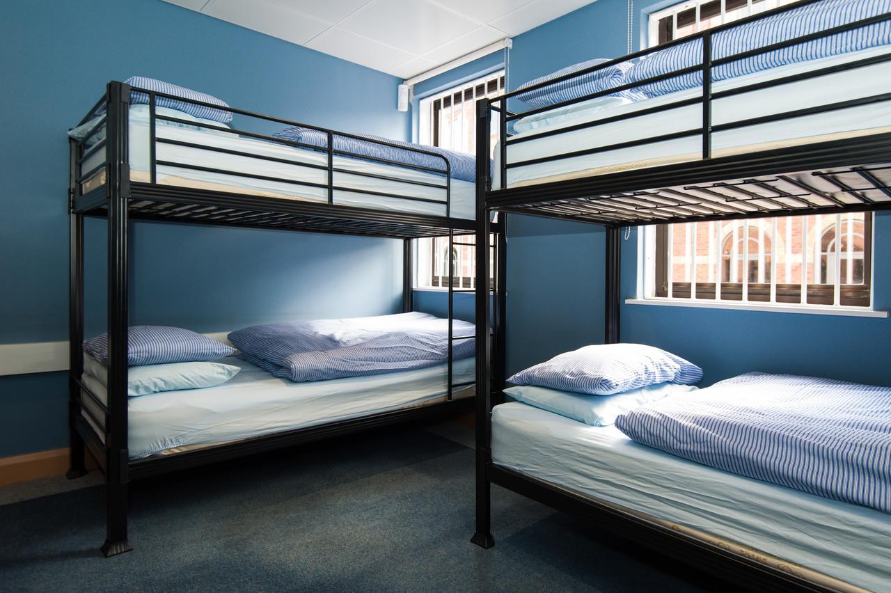 Russell Scott Backpackers Hostel Лидс Экстерьер фото