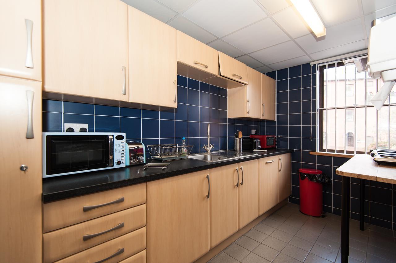Russell Scott Backpackers Hostel Лидс Экстерьер фото