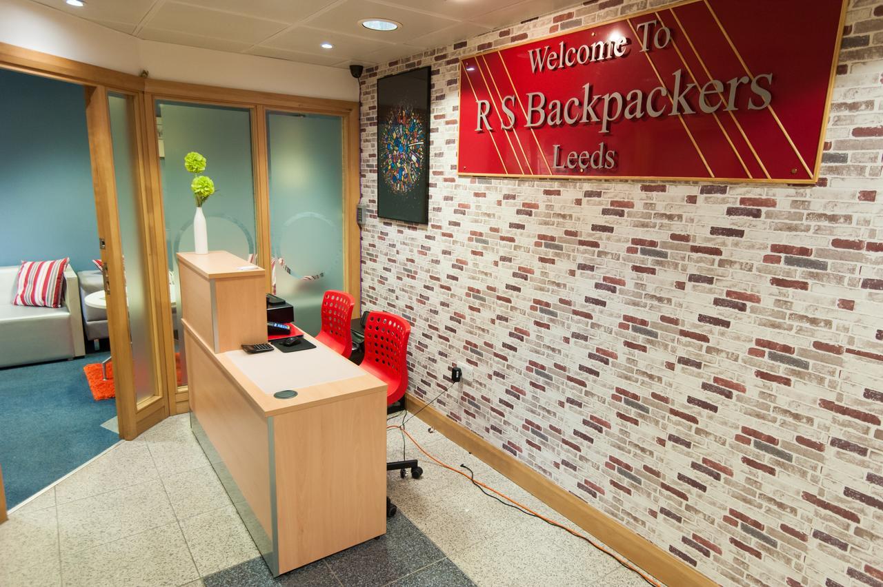 Russell Scott Backpackers Hostel Лидс Экстерьер фото